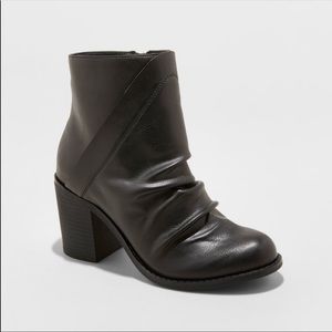 Universal Thread Boots